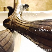 水丝交融，穿着TNT洗澡