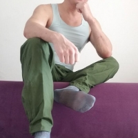 肌肉男灰色条纹