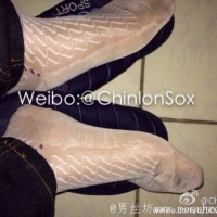 白色和蓝色花纹锦纶~