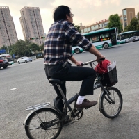 街道随拍，白丝袜男