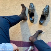 最吸引人的，就是那抹若隐若现的黑篮色