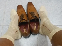 有喜歡這款舊式絲襪的嗎.^^.