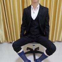 有人出钱要买我这两身