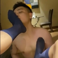 丝袜主调教帅奴先舔后操